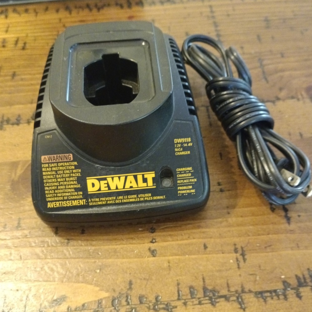 Dewalt DW9118 7.2V-14.4V NiCd Battery Charger Black Power Tool Accessory a15